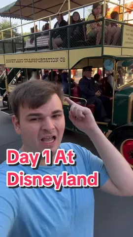 Disneyland Food Review Day 1 #disneyland #disneyfood #disneytiktok #foodreview #foodcritic #eating #eatingshow #mukbang #disneylandfood #disneylandcalifornia #starwars #darthvader #expensive #food #viral #fyp #fypシ #tastetest #disneylandfoodie 