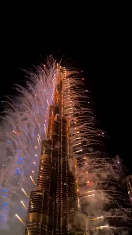 Dubai 🇦🇪 Diwali Vibe is Here .... Diwali Wishes To Everyone 💥 ✨️ #burjkhalifa #ledshow #night #life  #Diwali #dubaidiwali 