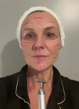 Dr. Simon’s secret magic wand, now your beauty secret too! The Facial Sculpting T-Bar is a remarkable tool he uses in his practice while sculpting A-listers face contours. Its 6000 vibrations per minute stimulate microcirculation, helping to improve the efficacy of the actives in your skincare products. Elevate your regimen with this tool, paired with our most iconic products in our Limited Edition Gifts collection. @simonourianmd1 #simonourian #skincarewishes #contourandlift #magicwand #facialtreatment 