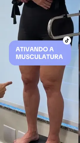Sabiam dessa? Parar com as pernas levemente dobradas ativa a musculatura de um jeito simples! Maravilhoso né? E pra quem tem #Lipedema essa dica vale OURO - já que naturalmente já somos meio maria mole né? 🤣🤣🤣 Dr.Vitor brilha nas #dicas  #xolipedema #doencacronica #lipedemafighter 