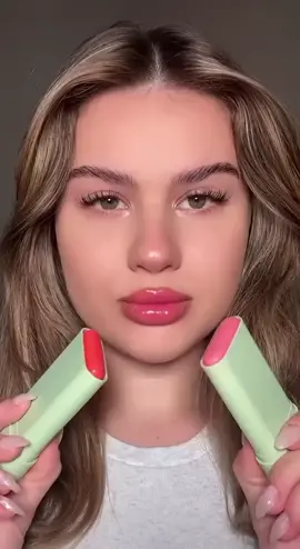 بلاشر خدود ستك يجنن من براند Pixi كوالتي يجنن الوانه تموت 😍 بلشر خد من اسهل انواع البلاشر مجرد توزعيه وتدمجيه باصبعج بكل سهوله 👌🏻 وحتى بالطلعه يفيدج ، كلش ثابت والوانه  حلوة ونتشرال ♥️ والاحلى يصيرر بلاشر احمر خدود وايشدو 👁❤️ ويصير حمره هم💄💋 يعني 3 في 1 متوفر ثلاث الأوان  ❤بلاشر ستك مع طرف فرشة توزيع 🌺 توزيع سهل وثابت وغير لامع ممتاز للإستخدام اليومى بكمنت خطير سهل جدا فى الدمج تخلين كميه بسيطه منه وتدمجى بالفرشه أو البيوتى بلندر أو حتى أيدج ♥️ وممكن استخدامه وحده بدون فونديشن يبقى شكله طبيعى جدا 💖💖 سعر القطعة كوبي ب3 الف  الاصلي ب١٢ الف