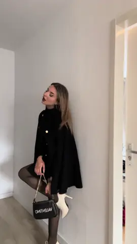 For those who might wonder “oh how she can go outside in the netherlands with this light coat?!” The answer is I uber😏 #fallfashion #fyp #falloutfitinspo #ootdinspo #styleinspo #2023fallfashion #fallfashiontrends #fallstyle #autumnfashion #cozyoutfit #cozyoutfitideas #dateoutfit #dateoutfitideas