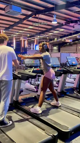 He walked into frame by accident 😅 (Cred @nataleebarnett_ on IG) #GymTok #wholesome #fitnessmodel #Fitness