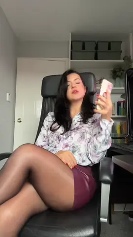 #leatherskirtoutfits #accountantsoftiktok #brunettetiktok 