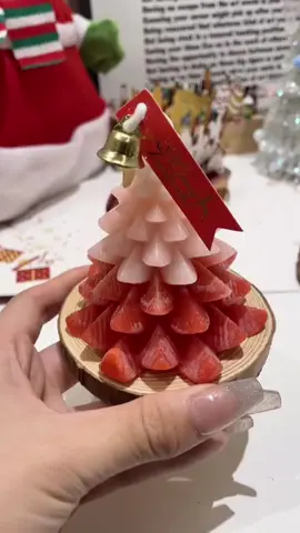 Nến thơm hình cây thông Noel #nến_thơm #noel #christmas #xuhuong #chrismastree #DIY #tiktokdiy #fypage #nenthom #handmade #handmadegifts 