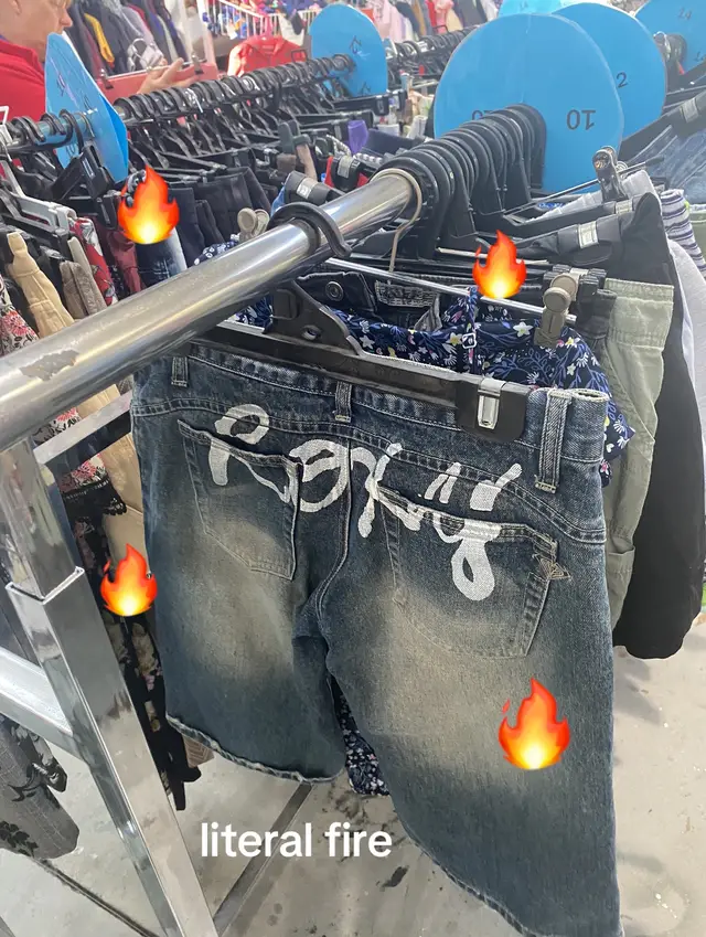will never stop doing these💋💋 #thrifting #thrift #opshopping #melbournefashion #salvos #savers #fyp #slay #vintage #y2k #huntermarkets #getreadywithme #pov 