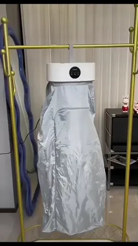 Tủ Sấy Quần Áo Lebenlang LBL6268 hãng ĐỨC gấp gọn- công suất 600W- 10kg quần áo - bảo hành 24 tháng  Tủ Sấy Quần Áo Lebenlang LBL6268 chăm sóc cho bạn trong những ngày đông lạnh giá!  Thông Tin Sản Phẩm: Kích thước khi bung vải : 1088 x 483mm Điện áp: (220-240)V / (50-60)Hz. Công suất: 600W. Sức chứa: 10kg vải khô/lần sấy. Thương hiệu LEBENLANG - Đảm bảo chất lượng và tiện ích. ️ Ưu Điểm Nổi Bật: Giúp quần áo khô nhanh chóng và tiết kiệm thời gian. Sấy đồng đều và êm ái, không làm hỏng vải. Tiết kiệm không gian và tiền bạc so với việc mua máy sấy lớn. An toàn và dễ sử dụng.  Với Tủ Sấy Quần Áo Lebenlang, bạn sẽ luôn có quần áo sạch sẽ, khô ráo và ấm áp, đặc biệt trong mùa đông lạnh giá. Hãy đặt hàng ngay để tận hưởng sự tiện lợi mà sản phẩm này mang lại! ️ #TủSấyQuầnÁo #Lebenlang #TiệnLợi #SảnPhẩmChấtLượng #MùaĐông @Đỗ Thu Thủy - Shop gia dụng @Đỗ Thu Thủy - Shop gia dụng @Đỗ Thu Thủy - Shop gia dụng 