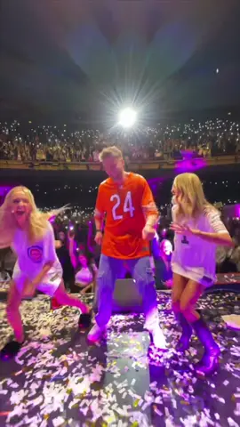 The unwell crew showed UP @alix earle @Harry Jowsey 