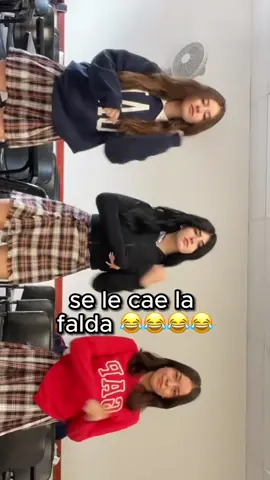 CUIDADO!😂😂😂😂 #descuido #bailestiktok #trends #colegialas