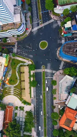 Một nét giao thông rất Đà Nẵng. Đông đúc nhưng không chen chúc. #danang #vongxuyen 