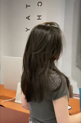 Chị em nào tóc bị bông xù thì tham khảo kiếu duỗi hydro layer tự nhiên này nhé🥰#topthinhhanh #LearnOnTikTok #nhuộmtóc #duỗi #duỗihơinước #duỗitựnhiên 