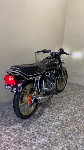 #fvyp #mentahangl #gl100indonesia  mentahan ya izin mas buat konten nya yang ngituin motor gren 🙏🙈