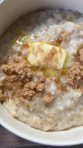 English Porridge for a chilly morning (recipe by April Bloomfield).  #oatmeal #breakfast #EasyRecipe #cooking #dairy #cozy #comfortfood #morningroutine #coldweatherfood 