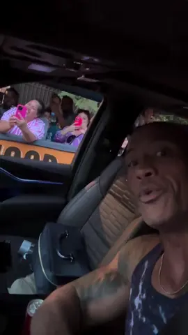 Another fun tour bus surprise 🚌🌴😎 love the 3 second concerned look on everyone’s face about this pick up truck driving creeper looking for The Rock… 🛻 👀 😂 Enjoy my ‘hood, stay away from my house and hopefully I’ll see ya on the road! 😉👊🏾 Stuff like this is always the best and most fun parts of fame…