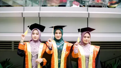 Takenya dilokasi wisudanya langsung✌🏻#graduation #grup #cinematic 