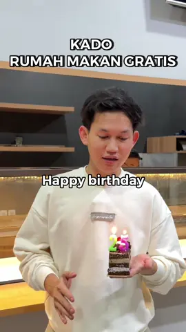 Kado rumah makan gratis. 