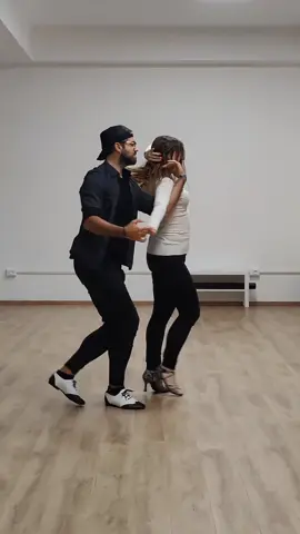 🔥 SALSA VIDEO  🔥 Social dance salsa and salsa school ☀️ 🔥 Some videos and tutorials of salsa and bachata 💣 🩷 Insta: @L_officina_della_salsa 🕺🏻💃🏻: @gabriele_moretto_ @fra29390 🏛: #lofficinadellasalsa 🔵 Facebook Page: L'officina della Salsa - Gabri & Franci ▶️ Youtube: L'officina della Salsa ⚫ TikTok: gabrielemoretto93 Ci Trovate con i nostri corsi a Trieste tutti i lunedi, martedi, mercoledi, giovedi e venerdì  #salsa #salsaclass #salsalesson #tutorial #dancetutorial #salsatutorial #salsadance