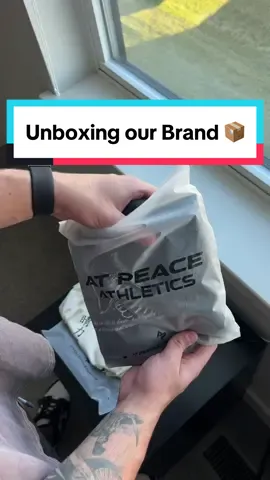 POV: You order from our gym brand on tiktok shop 👀 #foryoupage #clothingbrand #unboxing #tiktokmademebuyit #gymclothes 