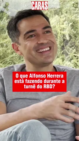 Fora dos palcos, Alfonso Herrera tem se dividido entre trabalhos na atuação e ativismo #rbd #alfonsoherrera #soyrebelde #CARASBrasil