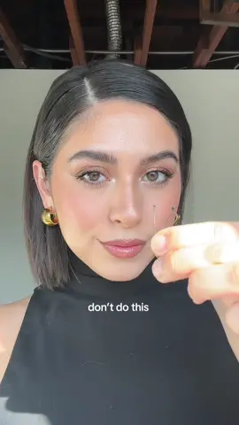 Short hair hack for the perfect sleek hairstyle 🎀 #shorthairstyles #shorthairhack #sleekhairstyle #hairhowto #shorthairtutorial 