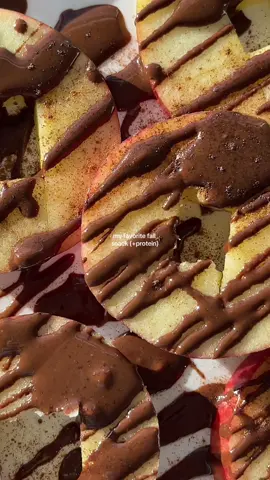Just as good without the yogurt/protein powder dip but like to add a bit of protein to keep me nice and full 😌  #applenachos #highproteinsnack #yogurtprotein 