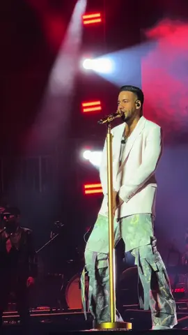 Mi memoria ah conservado lo que se ah llevado el viento | romeo santos imitadora #romeosantos #imitadora #concierto #envivo @Romeo Santos 