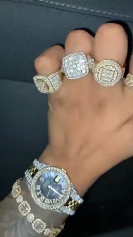 I must wear different jewelry everyday.#jewelry #rings #ring #watch #wristwatch #luxury #luxurylife #fyp 