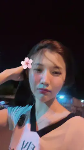 ผู้สาวผมปัดข้าง