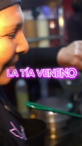 La tía Veneno  #tiaveneno #tiaveneno5 #tiavenenoteextraño #comidaperuanalamejor🇵🇪🤤🤩 #comidaperuana🇵🇪 #comidadelacalle #peru #peru🇵🇪 #viral #parati  Creditos: Kevin GG