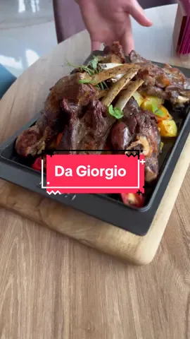 Jagnjeća plećka u @Restoran Da Giorgio !  #gdenarucak #domacahrana #restoran #jagnjetina #srbijatiktok #luleeats #restorani #rucak 
