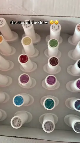 omg it comes with so many pretty colors 😮‍💨 @Saviland #saviland #savilandgelkit #begginernailtech #gelpolish #gelnails #gelnailkit 