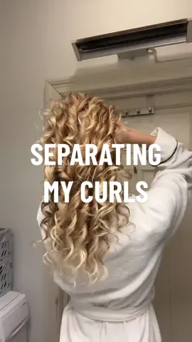 My curly hair is getting so healthy😭💗 #separatingcurls #curlyhair #TikTokBeauty #vollantwins 