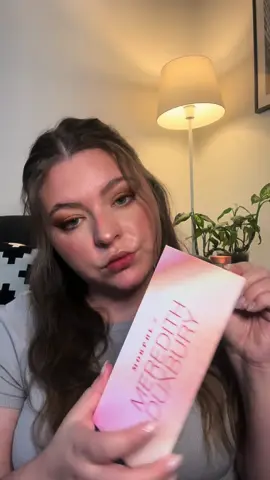 Trying the Morphe X Meredith Duxbury Power Multi-Effects Palette for the first time. First impression: such a travel friendly palette with great shades 💗 #ipxlbeautyeditor #morphexmeredithduxbury #morphe #iciparisxl 