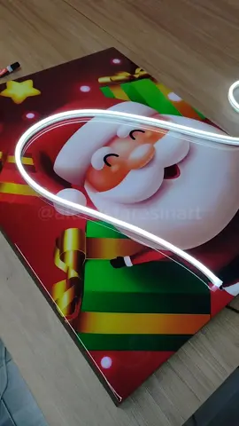 Dale un toque navideño a tus espacios con este hermoso cuadro decorativo 🎄🎁 Medidas: 📐45cm x 60cm  Fabricado en bastidor de 9mm...Impresión de alta calidad...acabado brillante proporcionado por Resina americana...Aplique en luz Neon Flex 💎💯 Personalizamos con la imagen que desees📸 Envíos a todo el pais 🇨🇴 #resin #resinart #navidad #epoxi #decoracion 