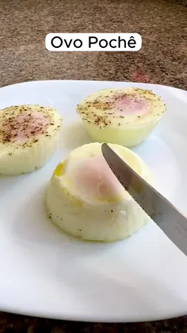 Essa dica é demais! Além de servirem para cupcake e petit gateau, as forminhas em silicone também podem ser utilizadas no dia a dia para fazer ovo pochê! Como são em silicone, são flexíveis, podem ir a altas temperaturas e não grudam nada! 😊😊 (R$ 19,90 - KIT 12 Formas de Silicone Para Cupcake/Muffins/Petit Gateau) Link p/ site: www.utifacil.com.br 👋Digite 