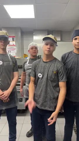 Nuestra brigada 😍🫶🏻 🍟  #venezuela🇻🇪 #mcdonalds #mcdonaldschallenge #mcdonaldssecrets #mcdonaldschallenge 