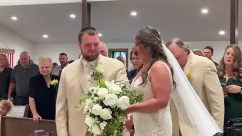 When my dad stepped on my veil and Jake pulled me the opposite way @user7227775394349 @Bar_Singers_Girlfriend #weddingfail 
