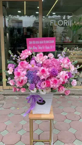 Lẵng hoa tặng thầy cô nhân ngày 20/11 💜💖#happyteacherday #tiemhoaflorii 