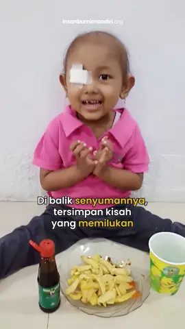 Lindungi keceriaan dik Najwa! Gak kebayang sakit yang harus Najwa kecil tanggung di matanya. Meskipun kini sudah mulai jalani kemoterapi, perjuangan sembuhnya masih panjang. Sementara ayahnya yang seorang tukang servis AC terus berjuang mencari nafkah demi putri kecilnya. Yuk kita jadi teman Najwa dan lindungi keceriaannya dengan membantu lanjutkan pengobatan matanya. #kanker #senyum #sakit
