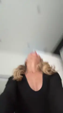 Post pretend bride 📸 👰🏼‍♀️ #redlip #hollywoodwaves #blondehair #makeuptransition #model #bridalhair 