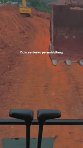 #masukberandafyp #storytambang #komatsu #opratorexcavator #alatberat #opratormuda #foruyou #fypシ 