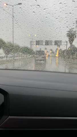 هذا الشتاء، المُنتظر طويلًا،  قد وصل أخيرًا 🌧️☔️❤️‍🩹#شتاء #مطر #سيارة #الموصل #نوفمبر #غيم #ستوري 
