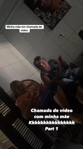 Veja minha mae em chamada de video sendo que ela odeia chamada de video 😂😂😂 #mae #engracad #ligacao #tiktok 