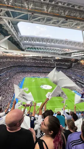 Real Madrid - Manchester City (Semifinales de Champions) @Real Madrid C.F.  #realmadrid #bernabeu🏟 #santiagobernabeu #gradafans #championsleague #primaverablanca #champions #fondosur #ultrassur #mamchestercity #city #madrid #parati #fyp #viral 