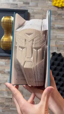 Autobots insignia 📚 (IG🎥: @d.hinklay) #extreme #unreel #artwork #bookart #transformers