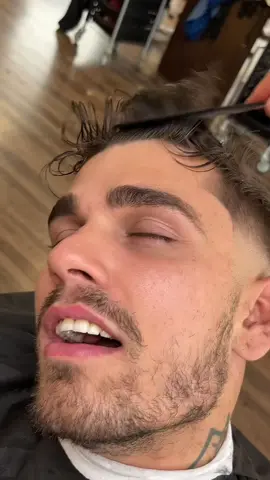 Heute 21 uhr live 🫡 wichtige Ankündigung #barber #friseur #midfade #skinfade #bart #beard #outlines #trim #brownhair #unterhalteuns #viral #fypシ 