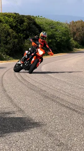 100% supermoto! 😎😉 … always looks like you're late 😅😅#supermoto #ktm690smcr #2023 #fy #fyp #drift 