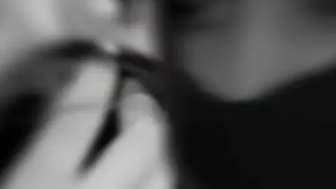 صغيره وما تعرف الحب ❤️😴