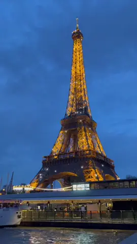 I will never stop talking about thsi trip. forever reminiscing #greenscreenvideo #paris 