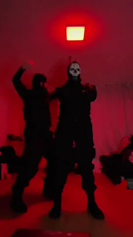 Ghost never wants to participate in my dance partys… #königmw2#cod#callofduty#codmen#xyzbca#maskedmen#modernwarfare2#konig #konigcod#ghost#ghostcod#konigandghost#cosplay#konigcosplay#ghostcosplay